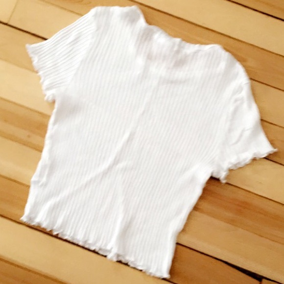 2/15$☪️ White🤍Ribbed CropTop - Picture 3 of 5